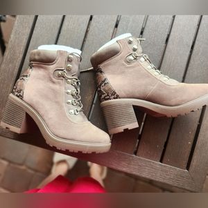 Shoedazzle Brown boots w/snake skin size 9